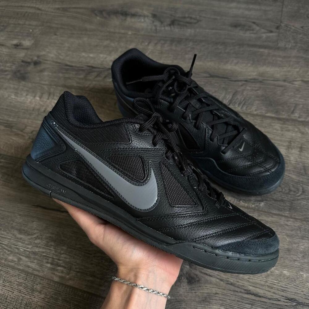 All Black Nike SB Gato Soccer Shoes Sneakers SIZE 10